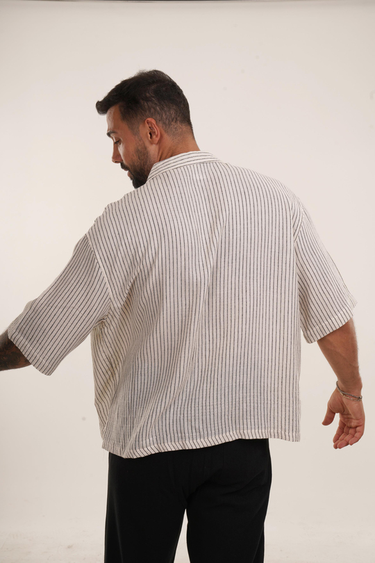 GÖMLEKSiyah İnce Dik Çizgili Tek Cepli Oversize Keten Gömlek EST70177