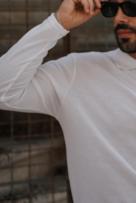 KIŞLIK KLASİK KOMBİNLERBeyaz Polo Yaka Lacos SC, Siyah Tokalı Duble Paça Kumaş Pantolon W11 5035