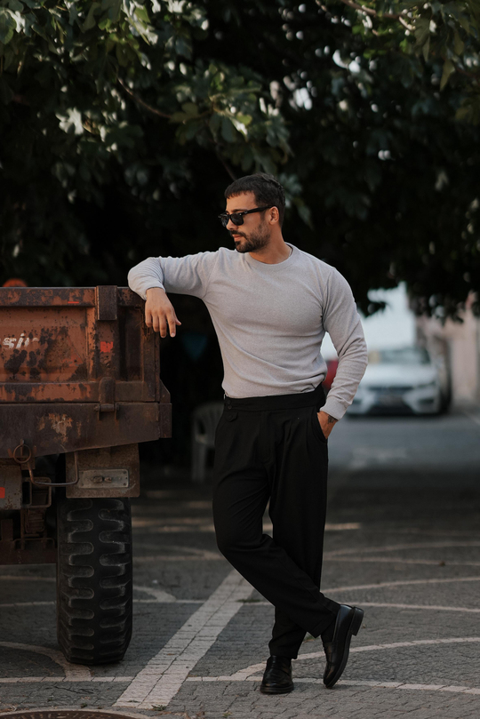 KIŞLIK KLASİK KOMBİNLERGri Bisiklet Yaka Triko SC, Siyah Tokalı Duble Paça Kumaş Pantolon W11 5035