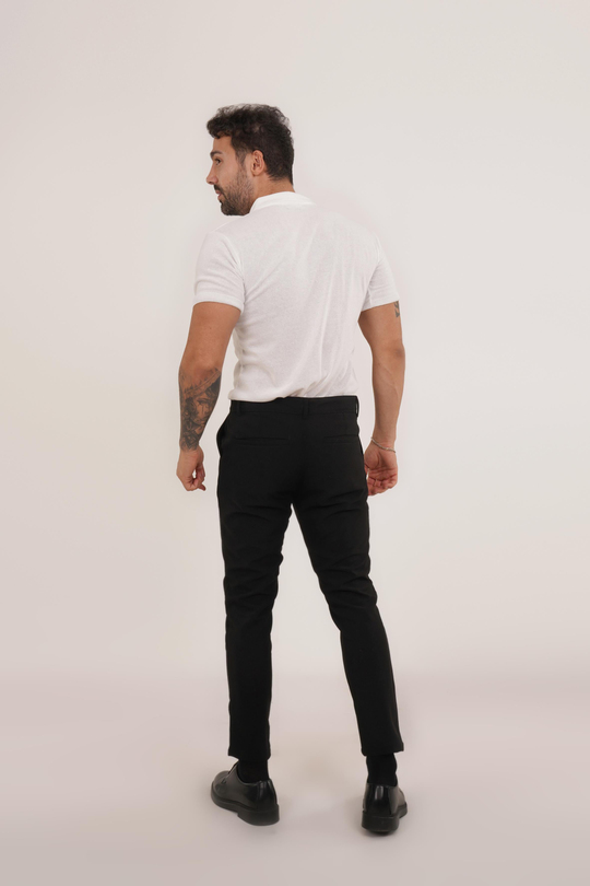 KOMBİNBeyaz Düz Polo Yaka Triko SC, Siyah Slim Fit Kumaş Pantolon KOMBİN