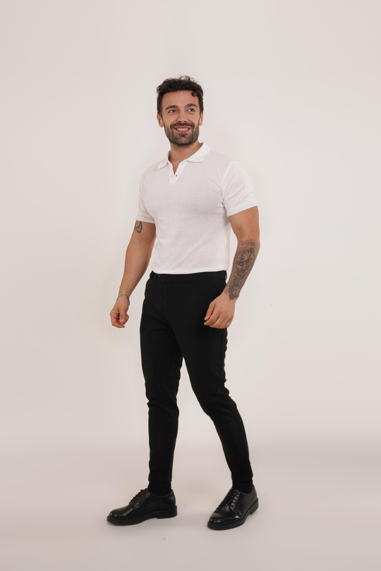 KOMBİNBeyaz Düz Polo Yaka Triko SC, Siyah Slim Fit Kumaş Pantolon KOMBİN