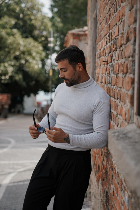 KOMBİNGri Selanik Kaşkorse Boğazlı Kazak SC, Siyah Tokalı Duble Paça Kumaş Pantolon W11 5035