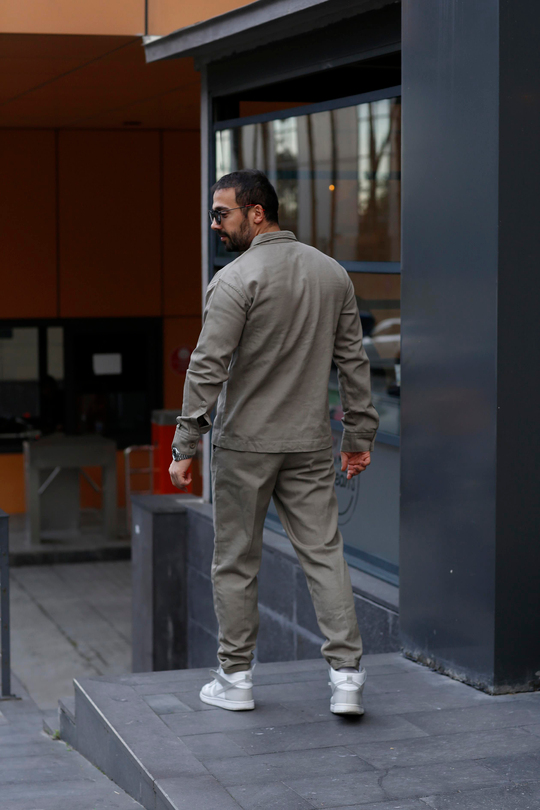 KOMBİNHaki Gabardin Çift Göğüs Cepli Fermuarlı Gömlek , Haki Gabardin Double Paça İtalian Pantalon SNZ8353