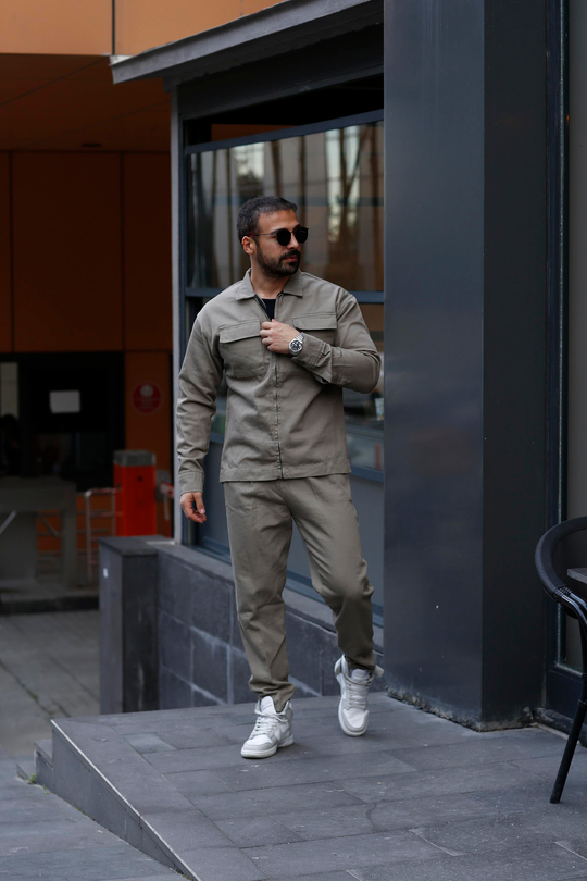 KOMBİNHaki Gabardin Çift Göğüs Cepli Fermuarlı Gömlek , Haki Gabardin Double Paça İtalian Pantalon SNZ8353