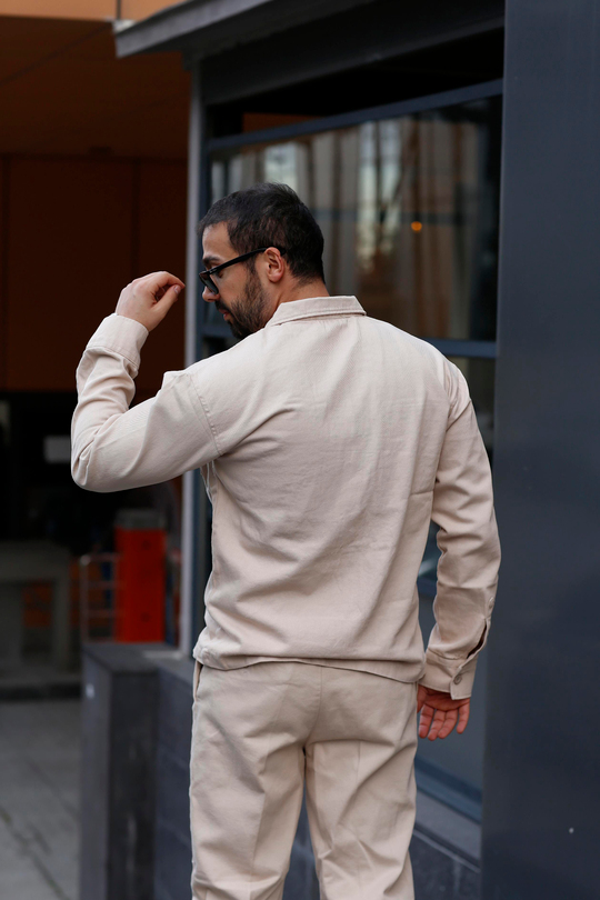 KOMBİNKrem Gabardin Çift Göğüs Cepli Fermuarlı Gömlek , Krem Gabardin Double Paça İtalian Pantalon SNZ8353