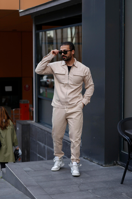 KOMBİNKrem Gabardin Çift Göğüs Cepli Fermuarlı Gömlek , Krem Gabardin Double Paça İtalian Pantalon SNZ8353