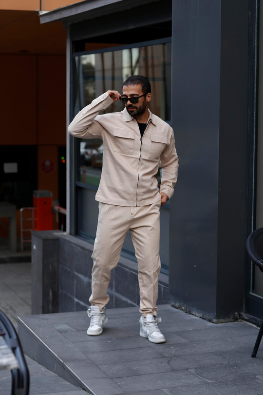 KOMBİNKrem Gabardin Çift Göğüs Cepli Fermuarlı Gömlek , Krem Gabardin Double Paça İtalian Pantalon SNZ8353