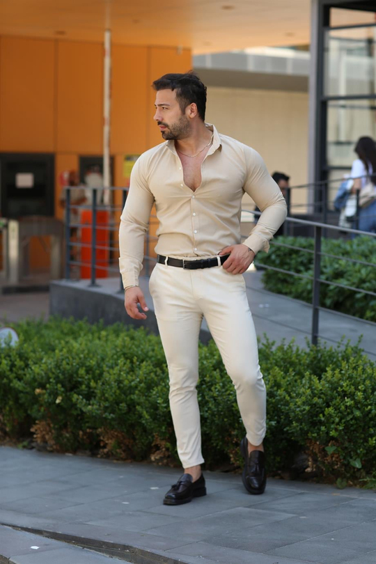 KOMBİNKrem Klasik Gömlek, Açık Bej Slim Fir Kumaş Pantolon Kombin
