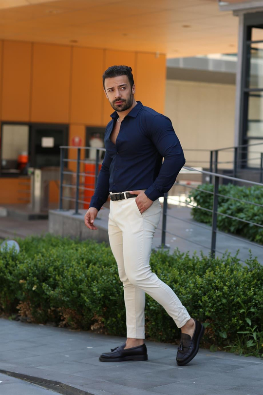 KOMBİNLacivert Klasik Gömlek, Açık Bej Slim Fir Kumaş Pantolon Kombin