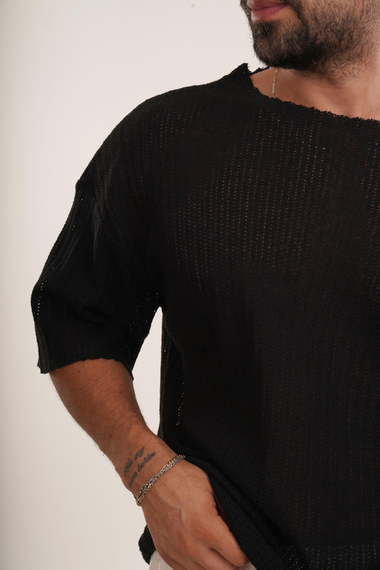 OVERSİZE T-SHİRTSiyah Pis Kesim Delikli Oversize TSHİRT EST E70156