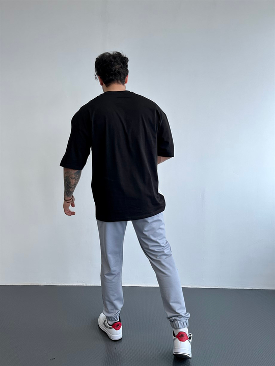 OVERSİZE TSHİRTLERBeyaz Göğüs Gıve UP Baskılı Sırt Siyah Oversize T-SHİRT BRZY