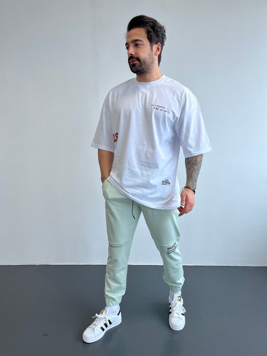 OVERSİZE TSHİRTLERBeyaz Gövde 18 Baskılı Sırt Maske Baskılı Oversize T-SHİRT BLTZ