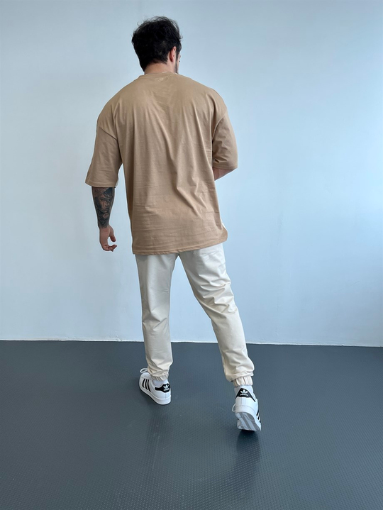 OVERSİZE TSHİRTLERKrem Göğüs Gıve UP Baskılı Sırt Kahve Oversize T-SHİRT BRZY