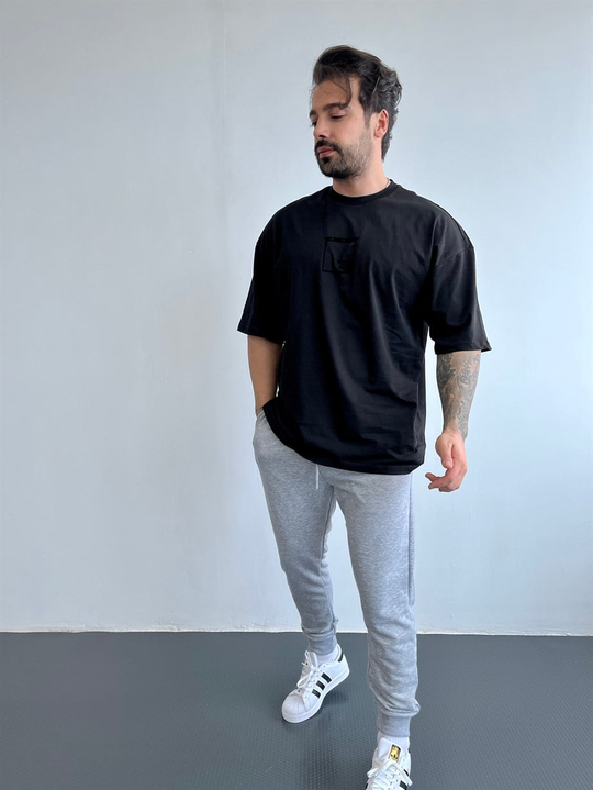 OVERSİZE TSHİRTLERSiyah Gövde Just Trust Sırt Alone Baskılı Oversize T-SHİRT BRZY
