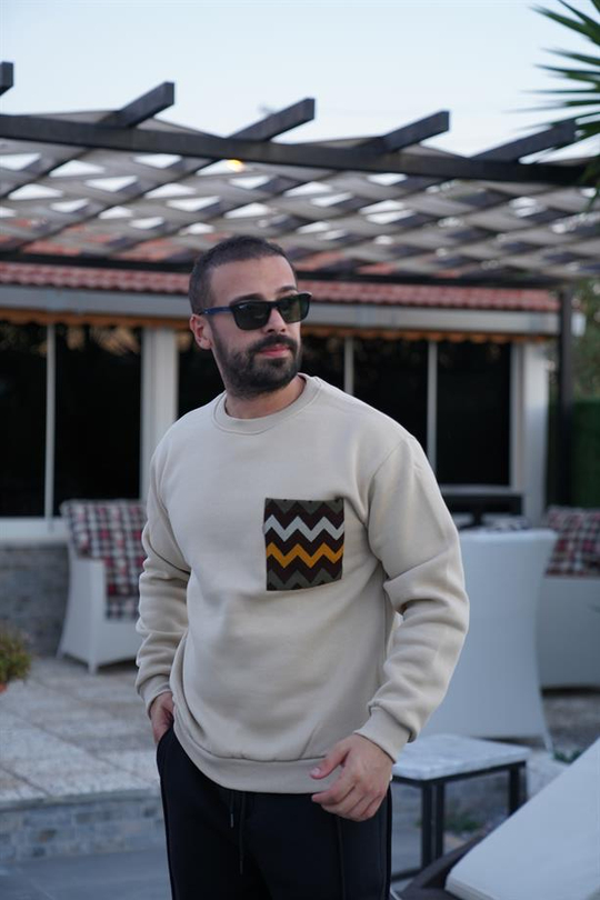 SWEATSHİRTBej 3 İplik Göğüs Cep Motif Desenli Bisiklet Yaka Sweatshirt SNZ 8327