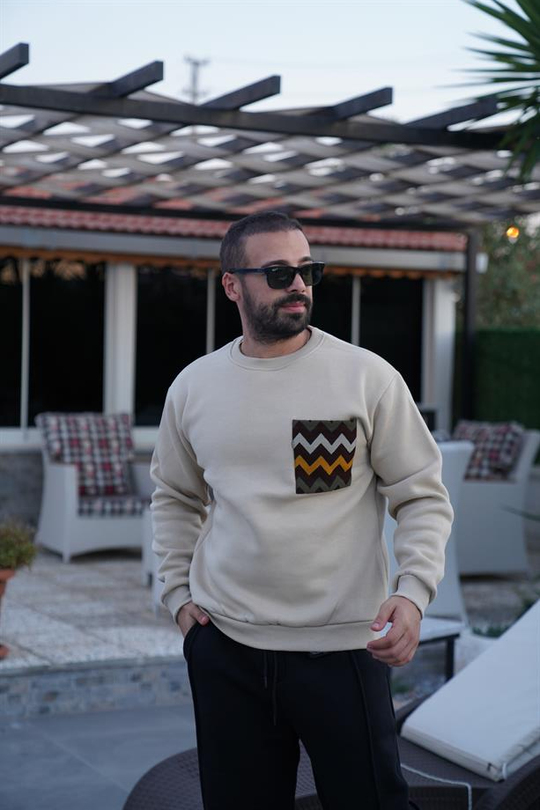 SWEATSHİRTBej 3 İplik Göğüs Cep Motif Desenli Bisiklet Yaka Sweatshirt SNZ 8327