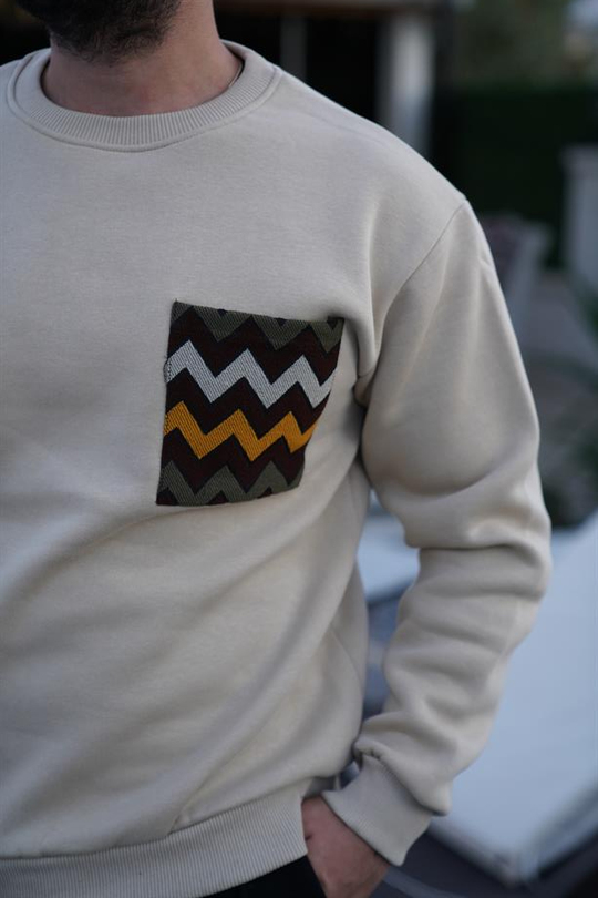 SWEATSHİRTBej 3 İplik Göğüs Cep Motif Desenli Bisiklet Yaka Sweatshirt SNZ 8327