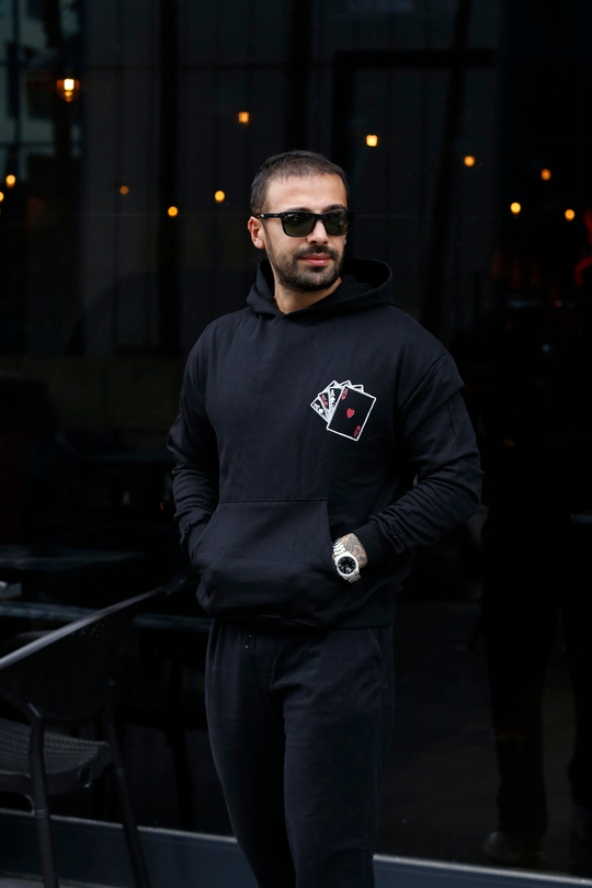 SWEATSHİRTSiyah 2 İplik İskambil Baskılı Kapşonlu Sweatshirt TB