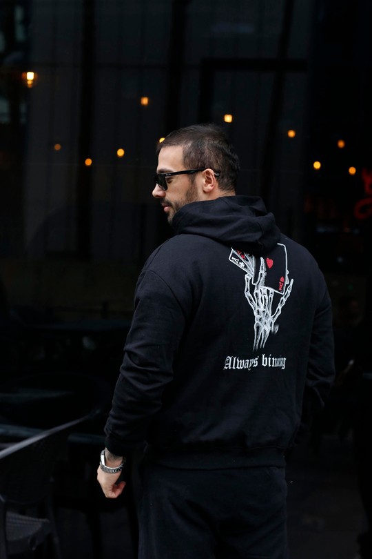 SWEATSHİRTSiyah 2 İplik İskambil Baskılı Kapşonlu Sweatshirt TB