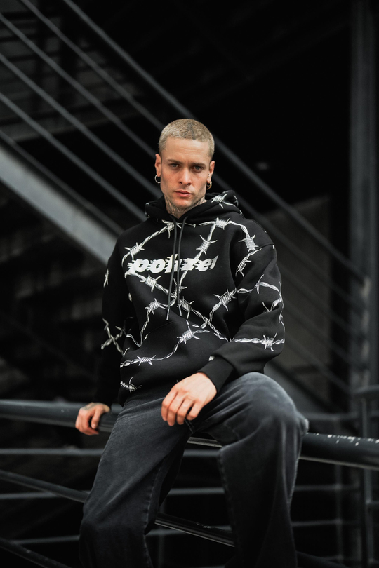 SweatSiyah Tel Örgü Pano Baskı Düz Kapşonlu  Sweatshirt PLZ