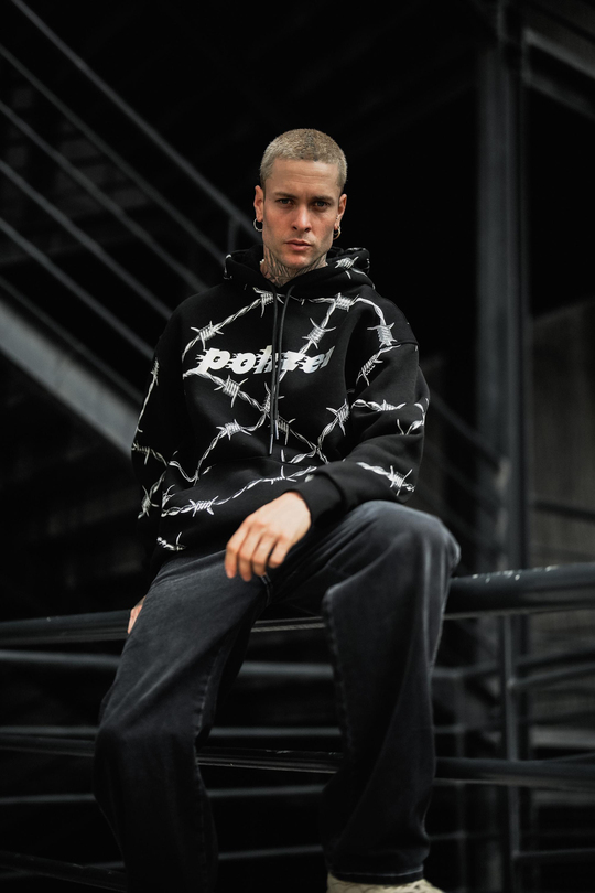 SweatSiyah Tel Örgü Pano Baskı Düz Kapşonlu  Sweatshirt PLZ