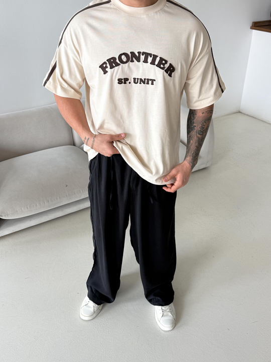 T-SHİRTBej Frontier Nakışlı Oversize Tişört JJ Y125