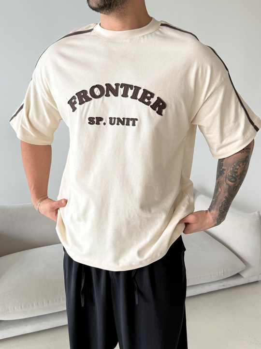 T-SHİRTBej Frontier Nakışlı Oversize Tişört JJ Y125