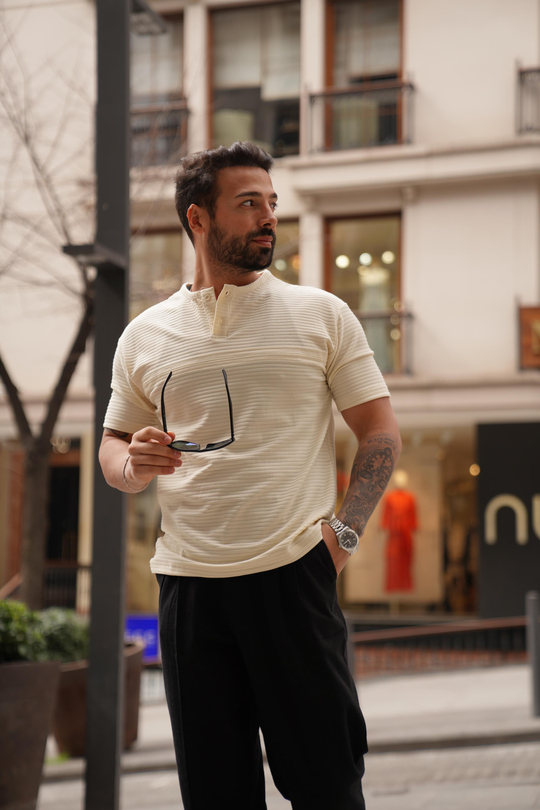 T-SHİRTBej Patlı Parçalı İki Düğmeli T-Shirt SNZ 3903