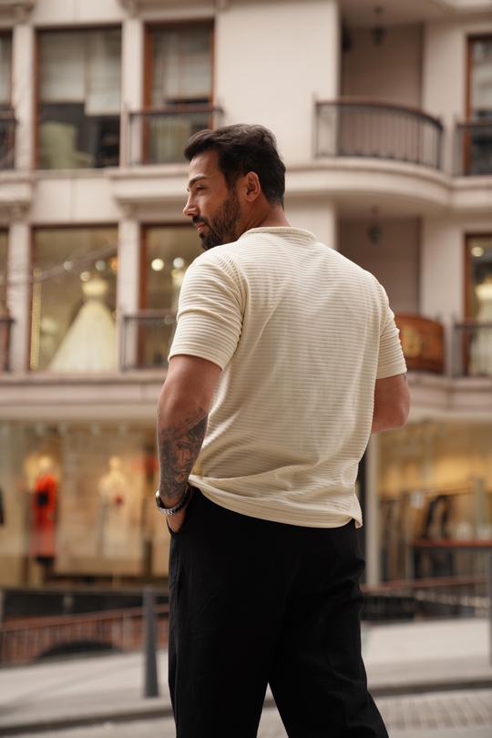 T-SHİRTBej Patlı Parçalı İki Düğmeli T-Shirt SNZ 3903
