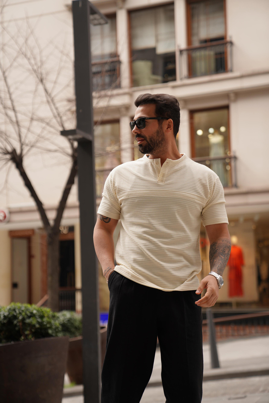 T-SHİRTBej Patlı Parçalı İki Düğmeli T-Shirt SNZ 3903