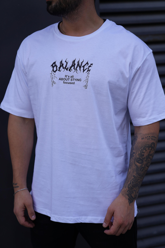 T-SHİRTBeyaz Balance Baskılı Oversize T-Shirt TK