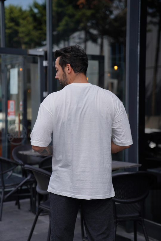 T-SHİRTBeyaz Eldiven Baskılı Oversize T-Shirt VSK