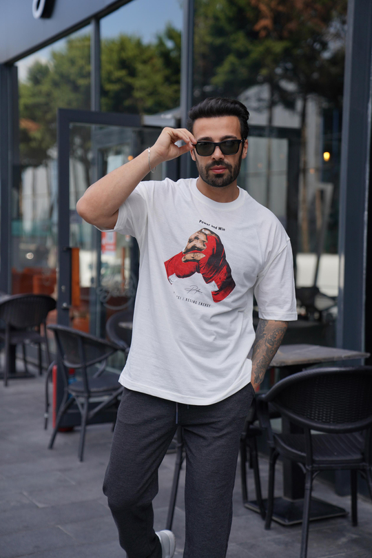 T-SHİRTBeyaz Eldiven Baskılı Oversize T-Shirt VSK