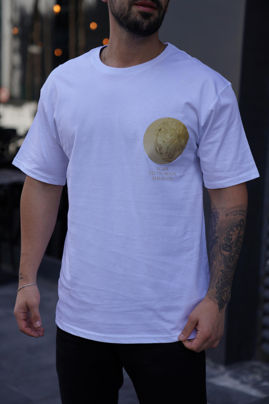 T-SHİRTBeyaz Escape Baskılı Oversize T-Shirt TK