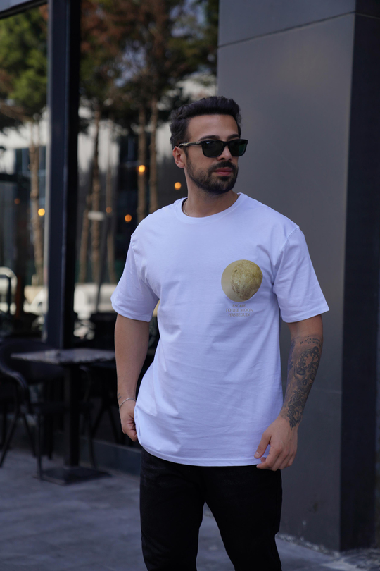 T-SHİRTBeyaz Escape Baskılı Oversize T-Shirt TK