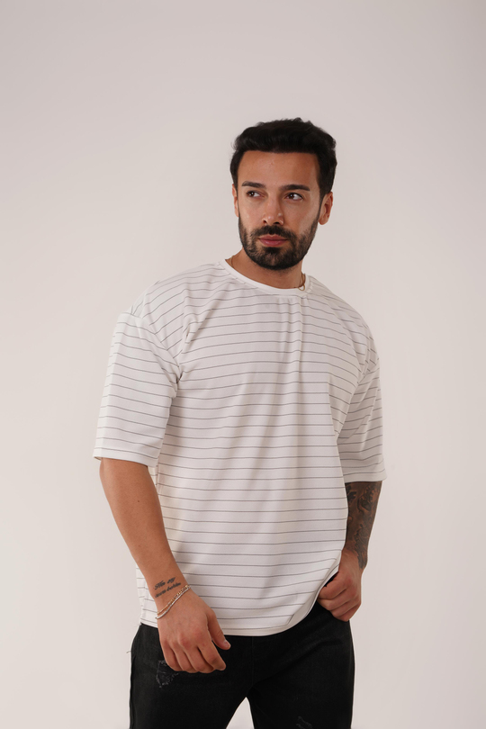 T-SHİRTBeyaz İnce Tire Çizgi Desen Oversize SC 