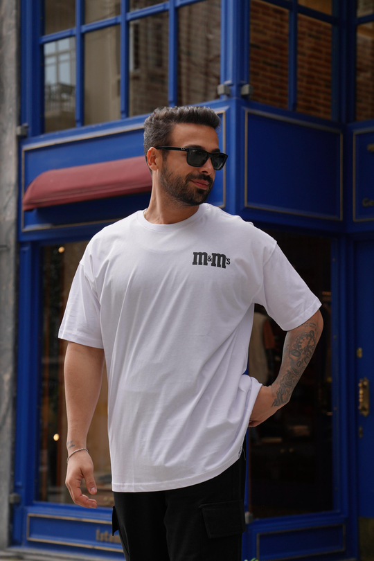 T-SHİRTBeyaz M&M Sırt Baskılı Oversize T-Shirt JC