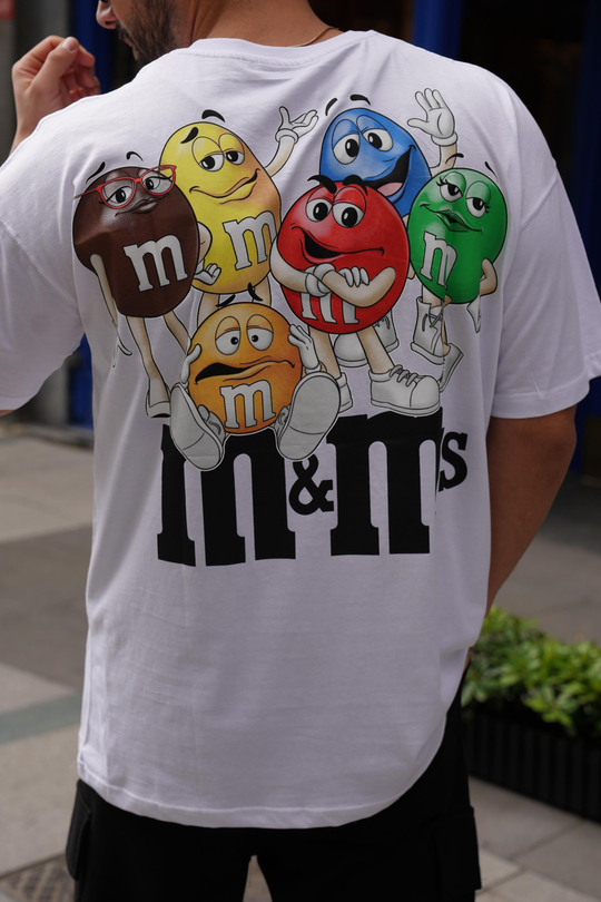 T-SHİRTBeyaz M&M Sırt Baskılı Oversize T-Shirt JC