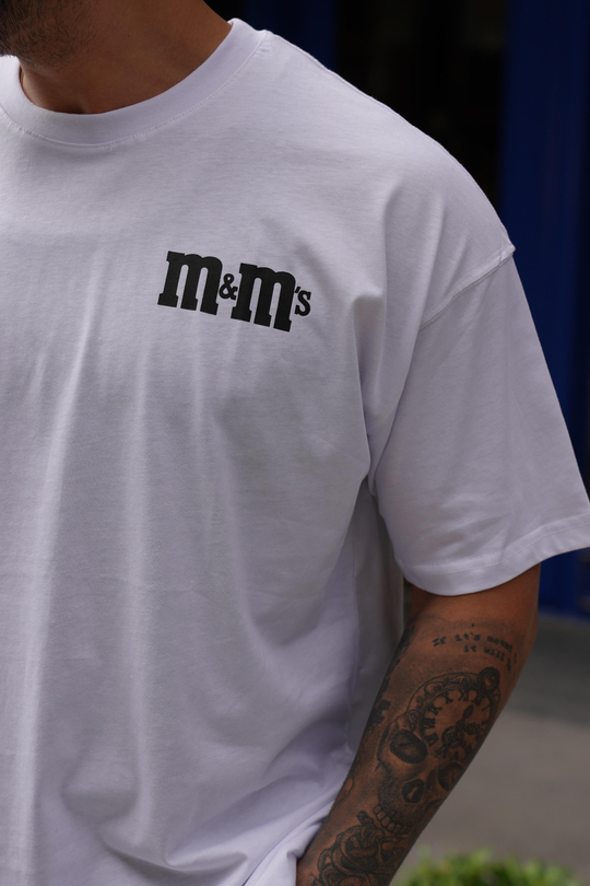 T-SHİRTBeyaz M&M Sırt Baskılı Oversize T-Shirt JC