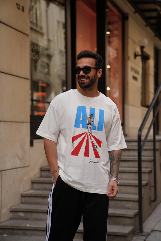 T-SHİRTBeyaz Muhammed Ali Baskılı Oversize T-Shirt VMS 302636