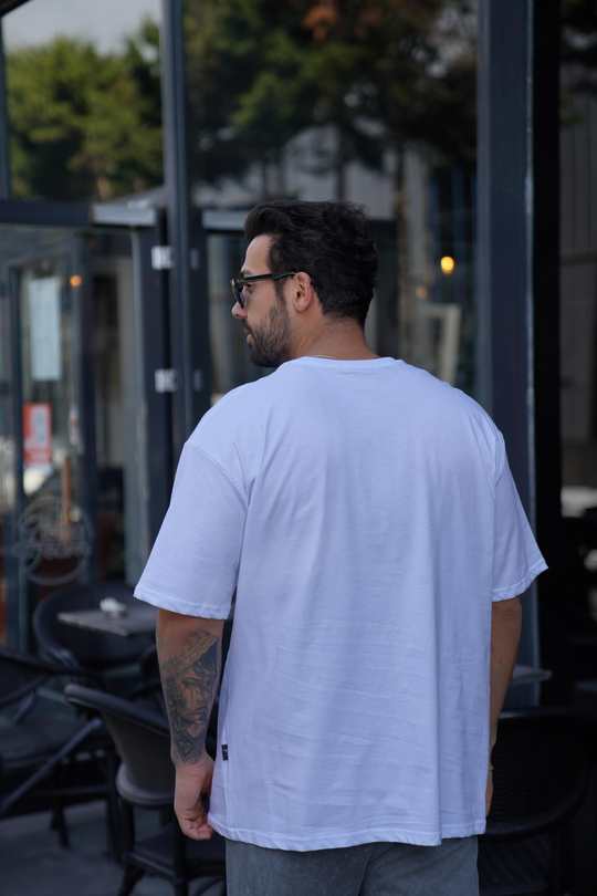 T-SHİRTBeyaz Oversize T-Shirt TK 1012