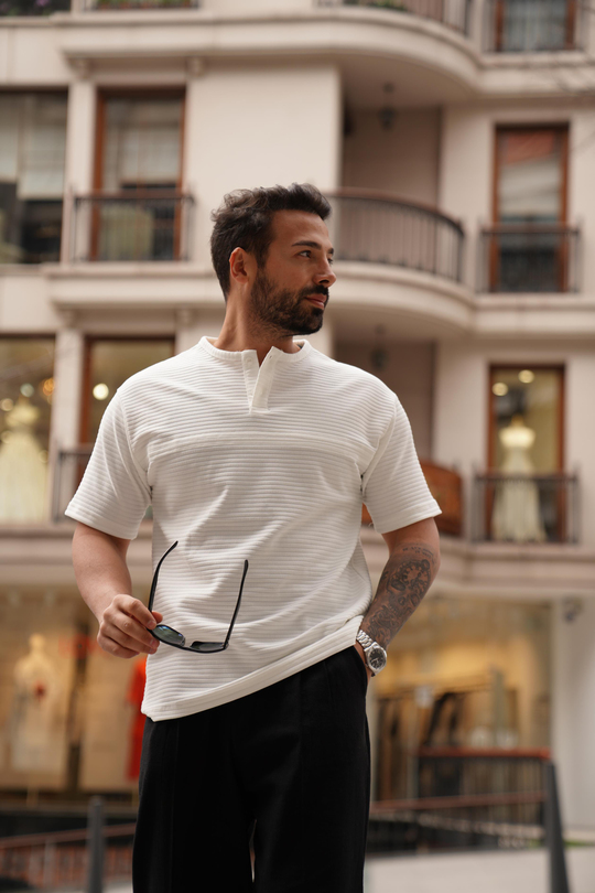 T-SHİRTBeyaz Patlı Parçalı İki Düğmeli T-Shirt SNZ 3903