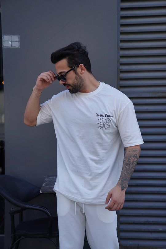 T-SHİRTBeyaz TOKYO98 Baskılı Oversize T-Shirt VSK