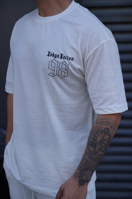 T-SHİRTBeyaz TOKYO98 Baskılı Oversize T-Shirt VSK