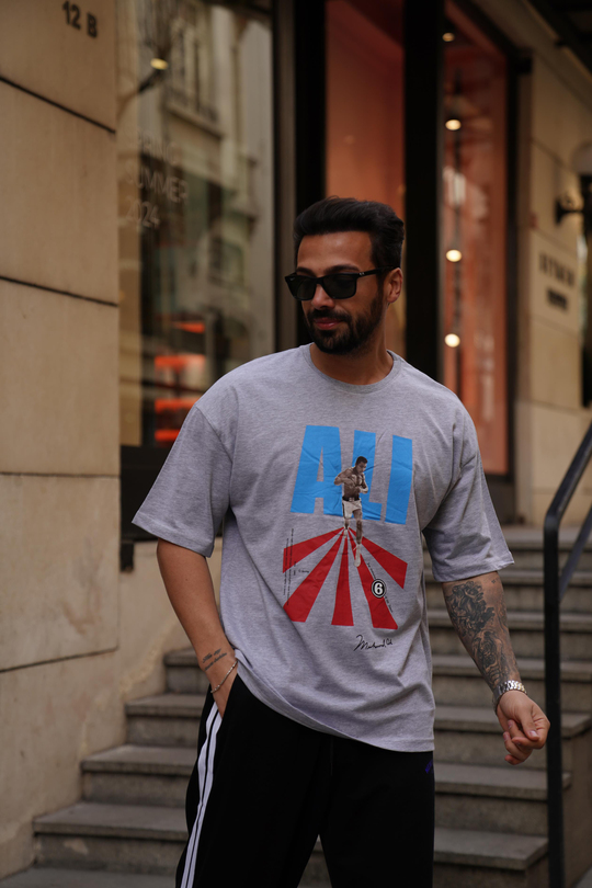T-SHİRTBoyamagri Muhammed Ali Baskılı Oversize T-Shirt VMS 302636