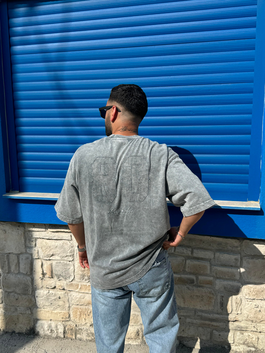 T-SHİRTGri Yıkamalı Sırt 80 Nakışlı Oversize T-SHIRT PNC 8137