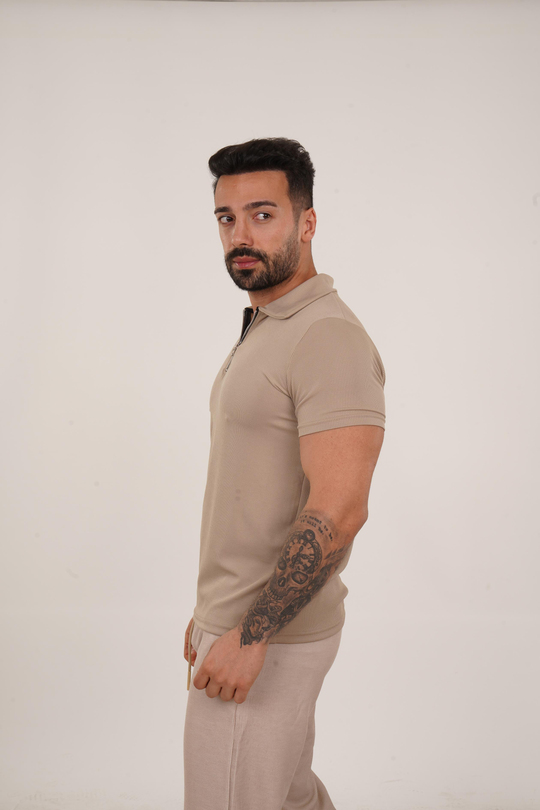 T-SHİRTKrem Burgu Polo Yaka Fermuarlı T-Shirt TB