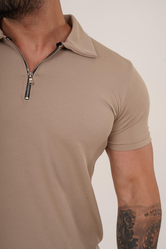 T-SHİRTKrem Burgu Polo Yaka Fermuarlı T-Shirt TB