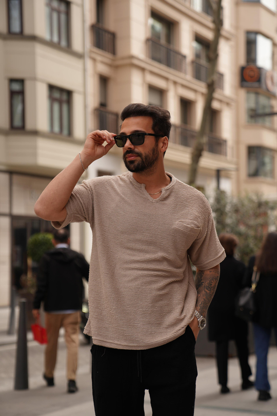 T-SHİRTKrem Flote Cep V Yaka T-SHİRT SNZ 3921