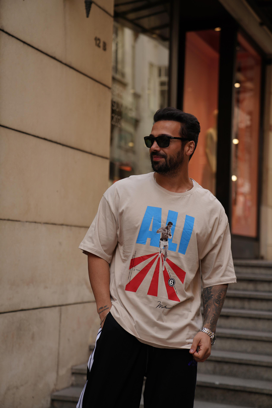 T-SHİRTKrem Muhammed Ali Baskılı Oversize T-Shirt VMS 302636